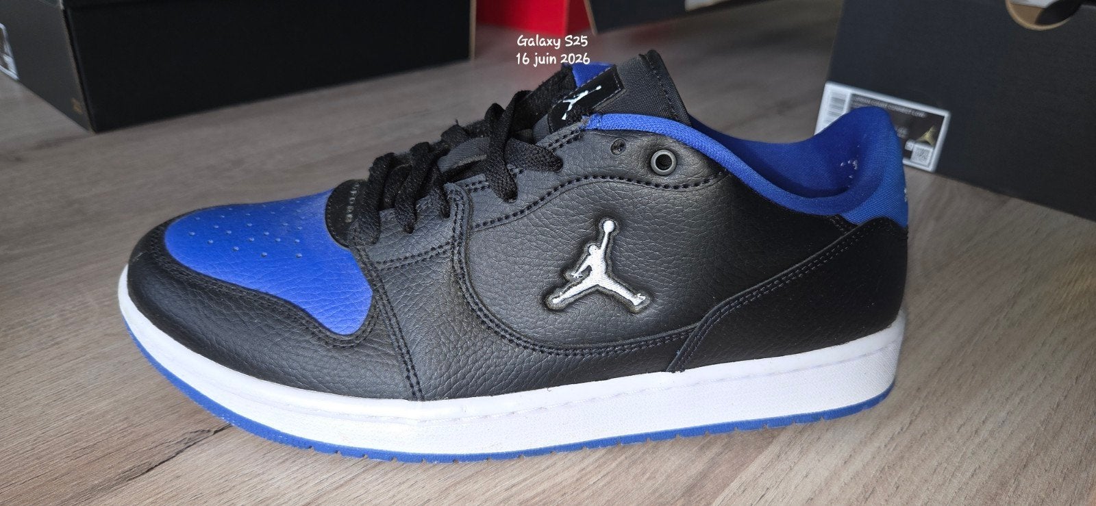 Jordan court connect low, Enlèvement