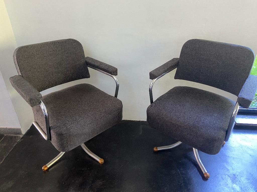 Twee vintage stoelen met grijze bekleding, Huis en Inrichting, Stoelen, Ophalen, Gebruikt, Twee, Stof
