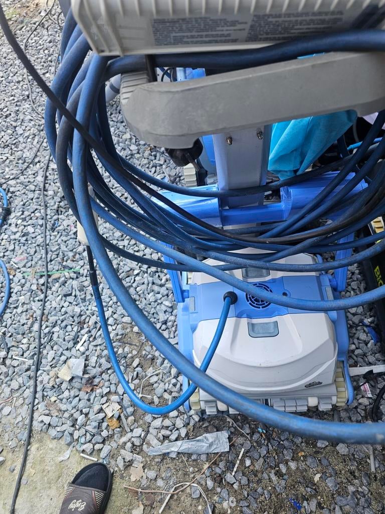 Zwembadrobot dolphin sf60
Doet bodem en wanden, Enlèvement