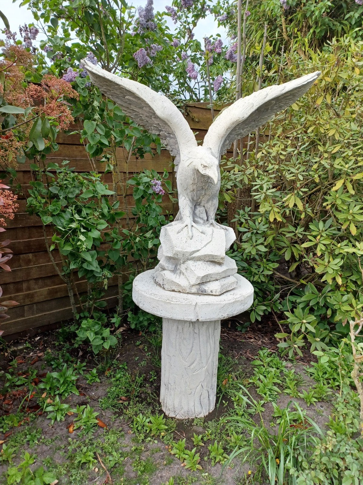 Arend in beton, Ophalen, Beton