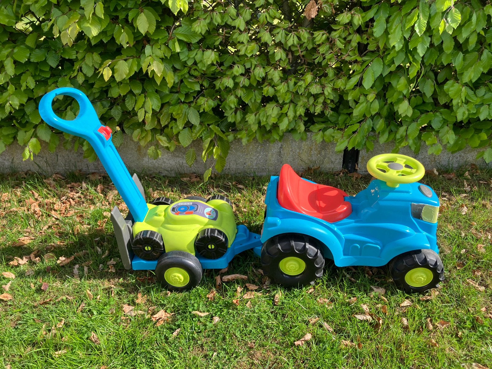 Ecoiffier tractor met grasmaaier op aanhangwagen, Enlèvement, Comme neuf, Véhicule de marche