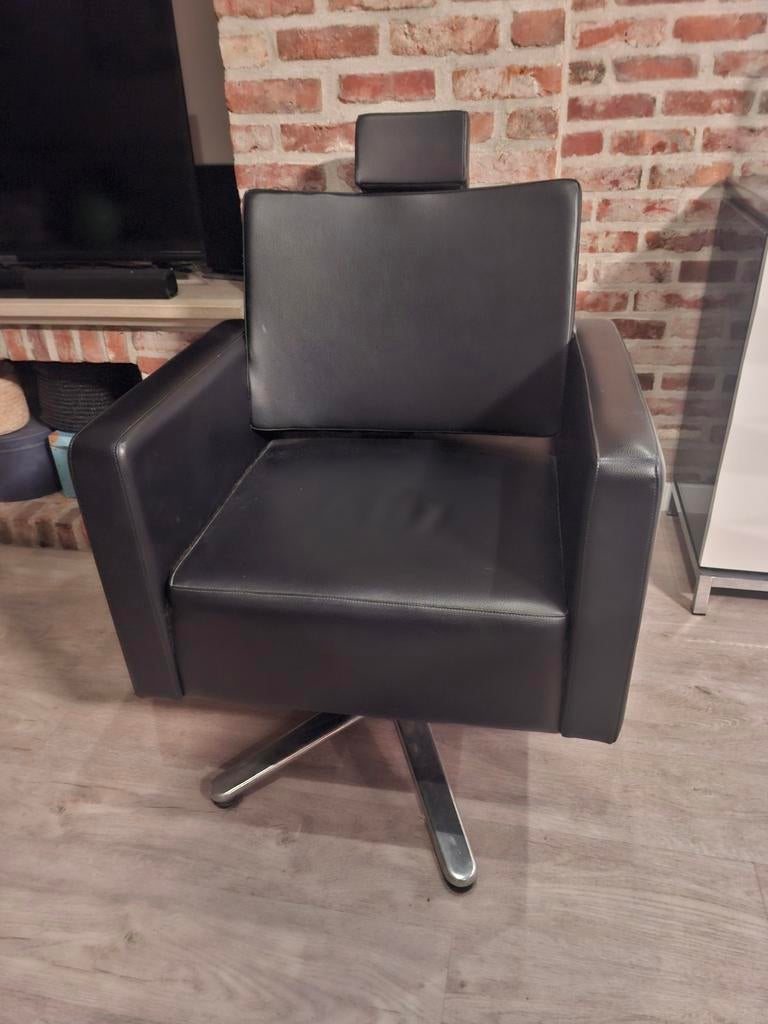 Kappersstoel met barbersfunctie, Enlèvement