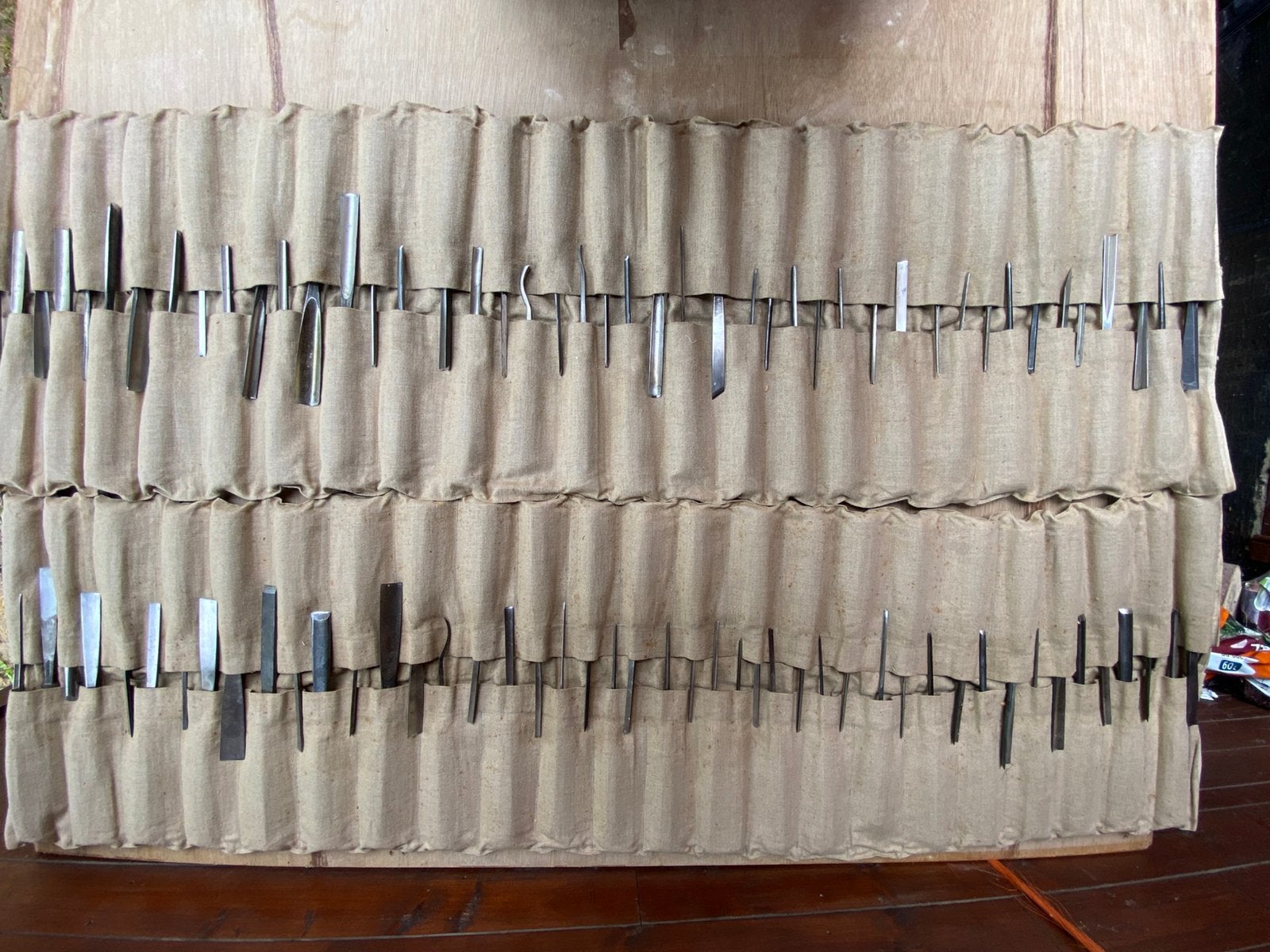 Set de sculpture sur bois avec étau  & maillet en laiton, Enlèvement