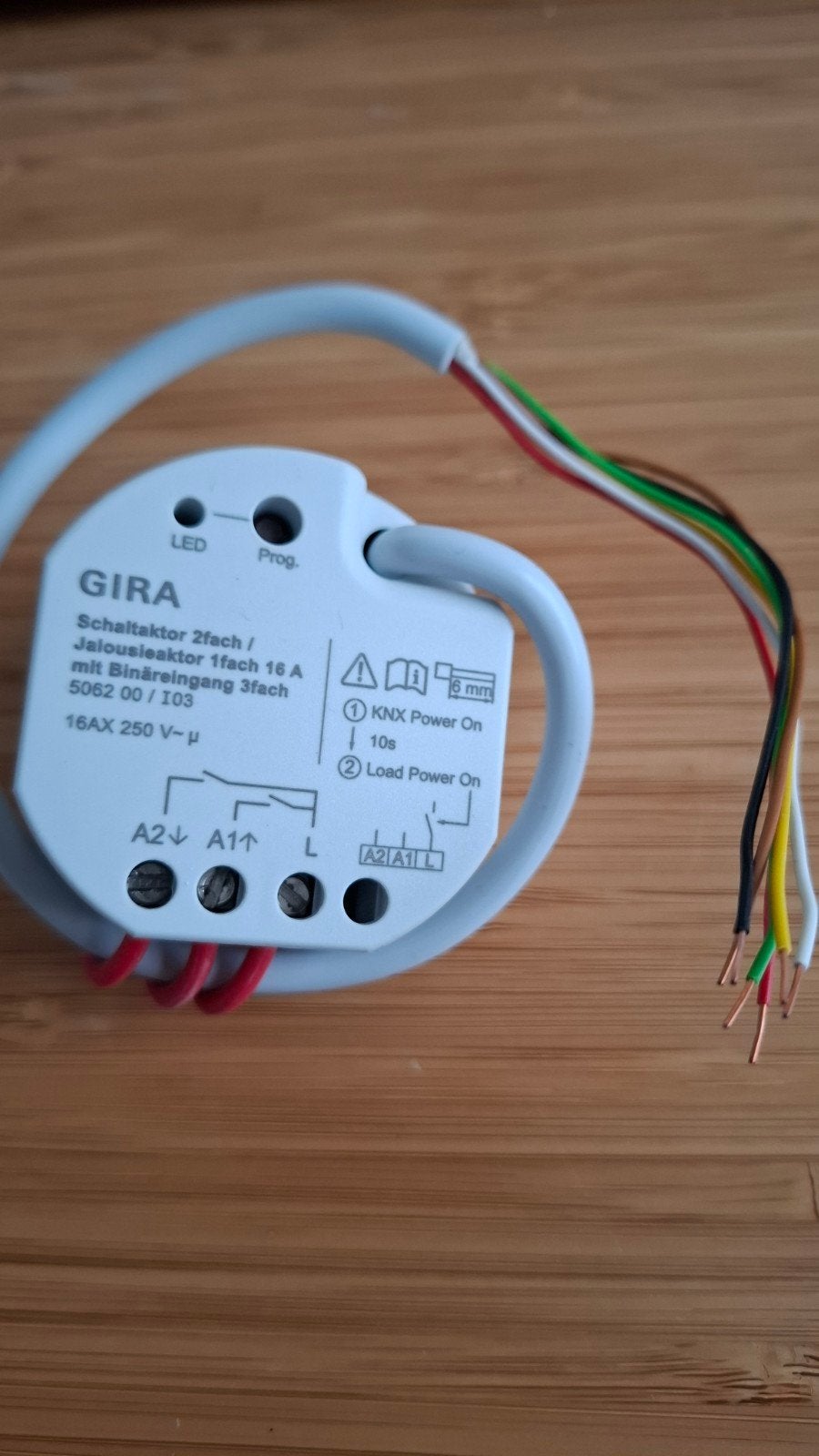 Gira 5062 00 – KNX Schakelactor 2-voudig / Jaloezieactor 1-v, Ophalen