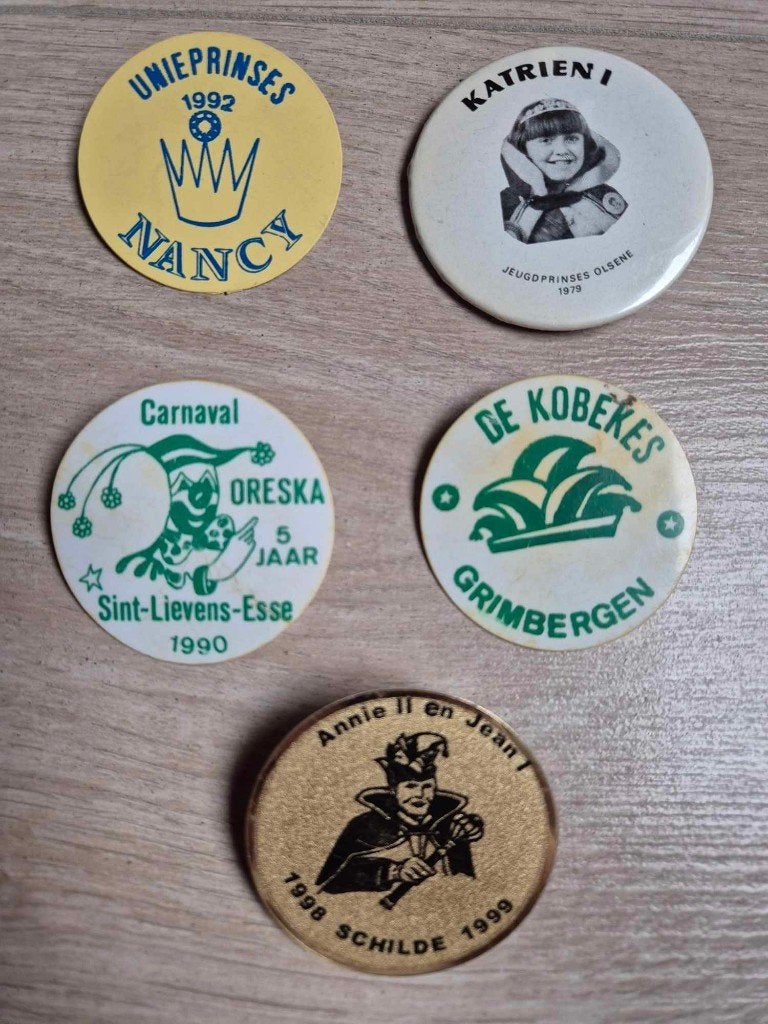Carnaval badges, Enlèvement ou Envoi