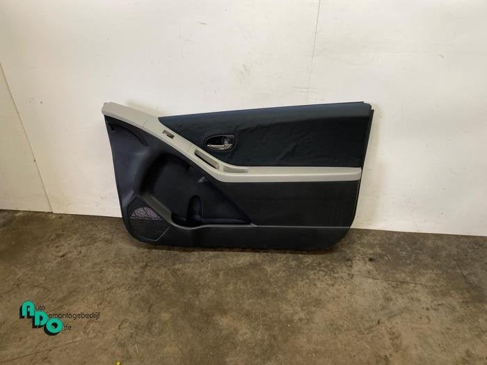 Revêtement portière 2portes droite d'un Toyota Yaris (Yari, -, 3 mois de garantie, Toyota, Utilisé