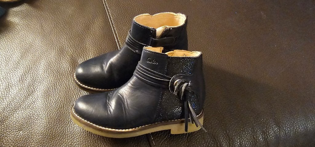 Chaussures enfant botte Aster Wizia Bleue Marine taille 28, Bottes, Enlèvement ou Envoi, Aster, Utilisé