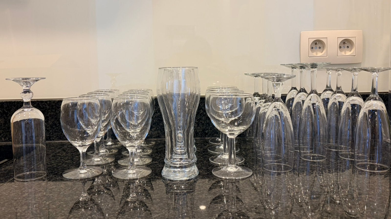 Lot 28 glazen (cava, longdrink, dessert), Ophalen, Zo goed als nieuw
