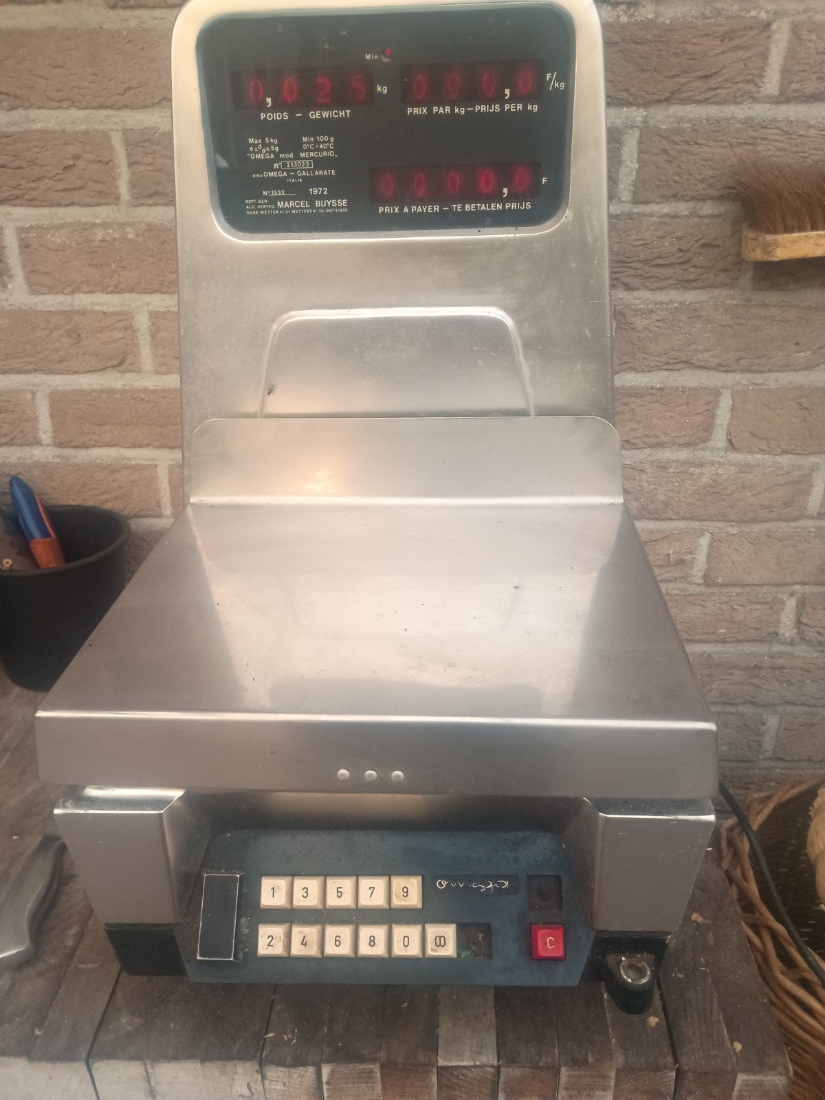 elektronische weegschaal omega, Ophalen