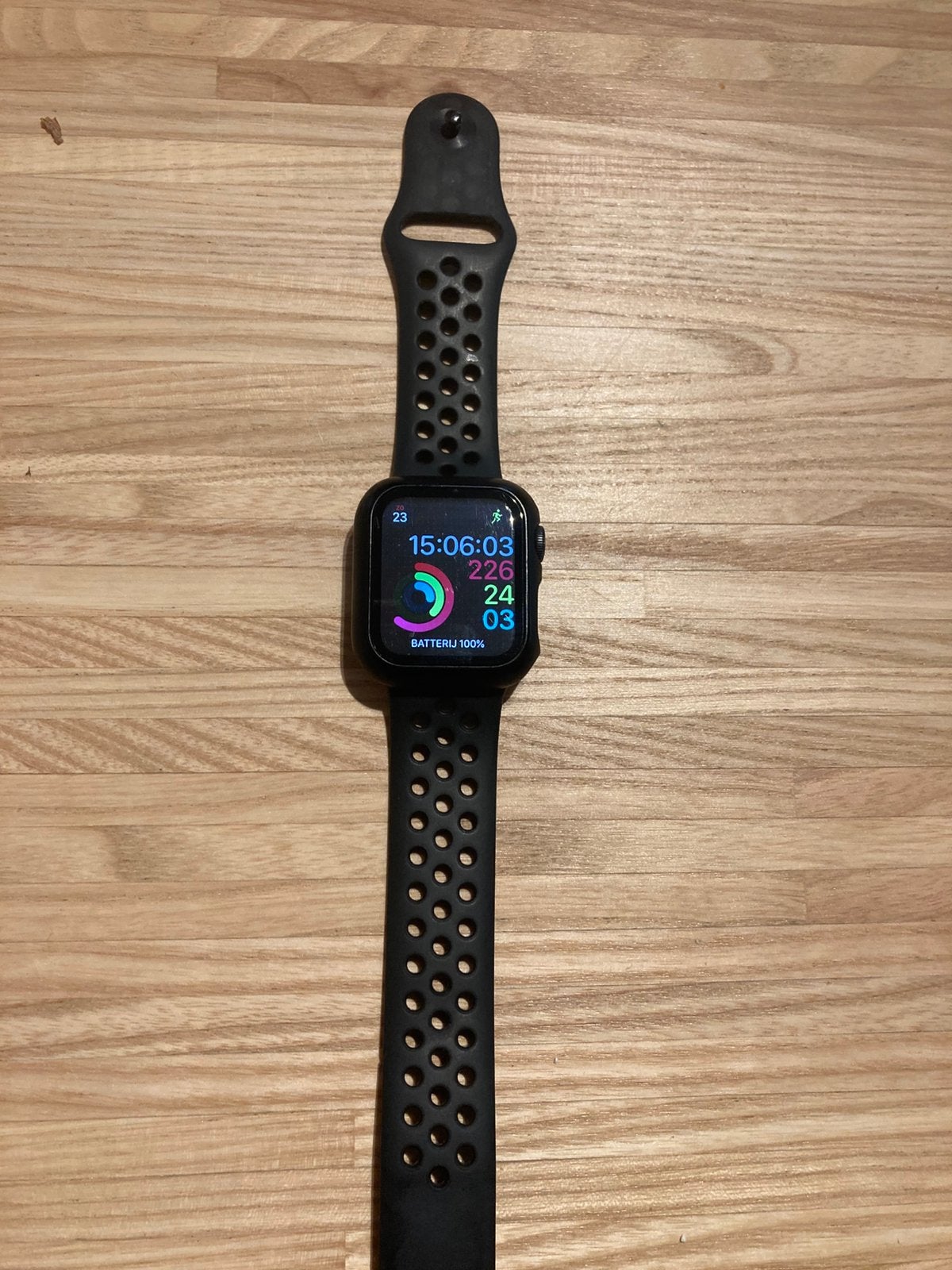 Apple watch SE Nike mod, Bijoux, Sacs & Beauté, Montres connectées, Étanche, Enlèvement ou Envoi, IOS, Comme neuf