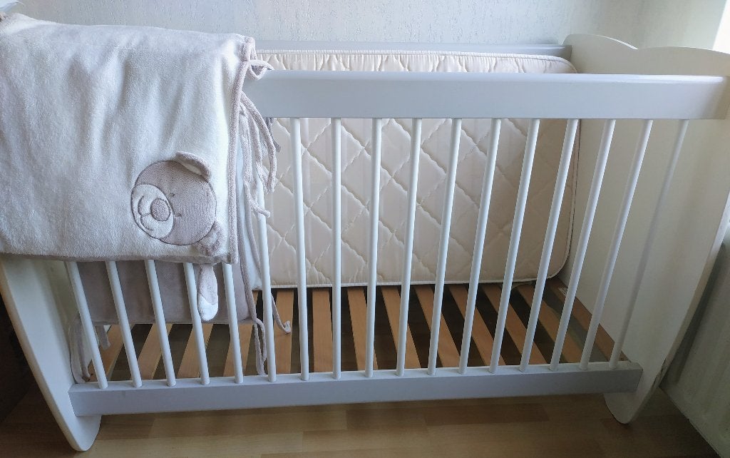 Lit bébé avec accessoires en bon état, Enlèvement, Utilisé, Autres types