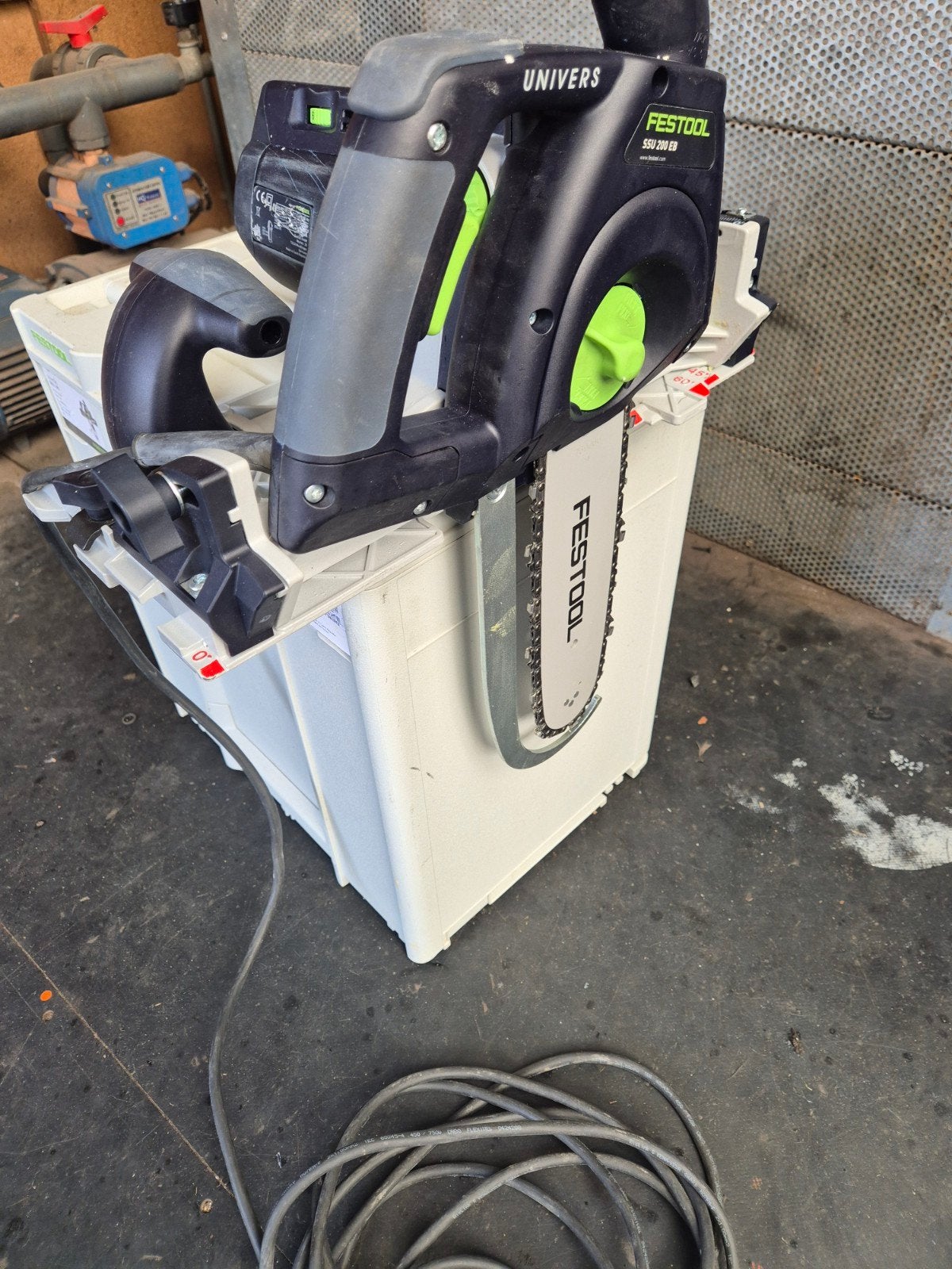 Scie à chaîne Festool SSU 200 EB-Plus UNIVERS, Tronçonneuse, 70 mm ou plus, Comme neuf, Enlèvement
