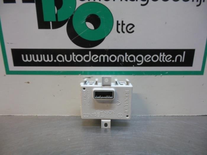 Navigatie Module van een Renault Clio (Clio 3 06-), Auto-onderdelen, Gebruikt, -, Renault, -