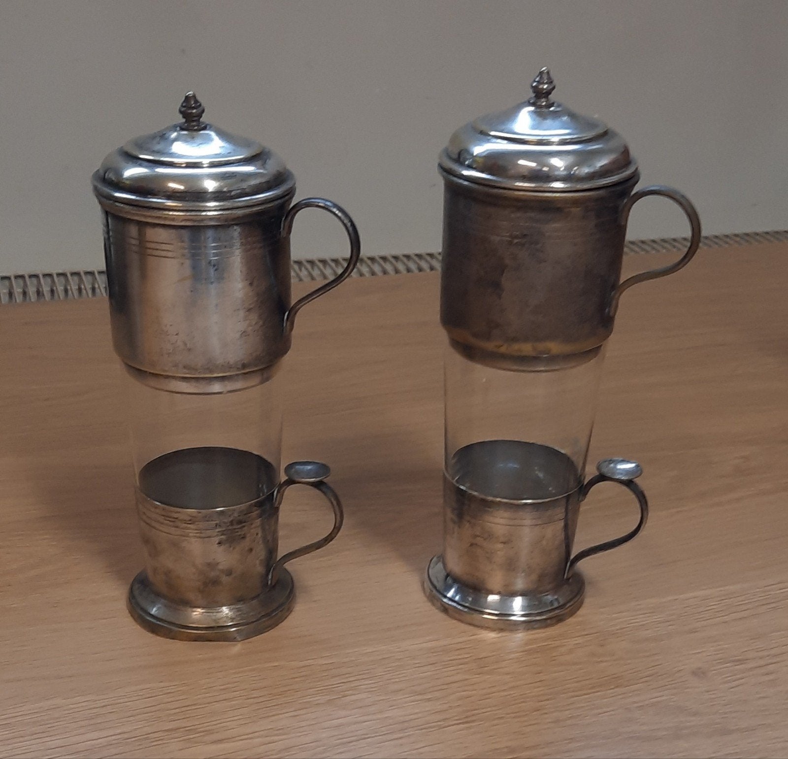 2 cafetières filtre anciennes en métal argenté, Antiquités & Art, Enlèvement