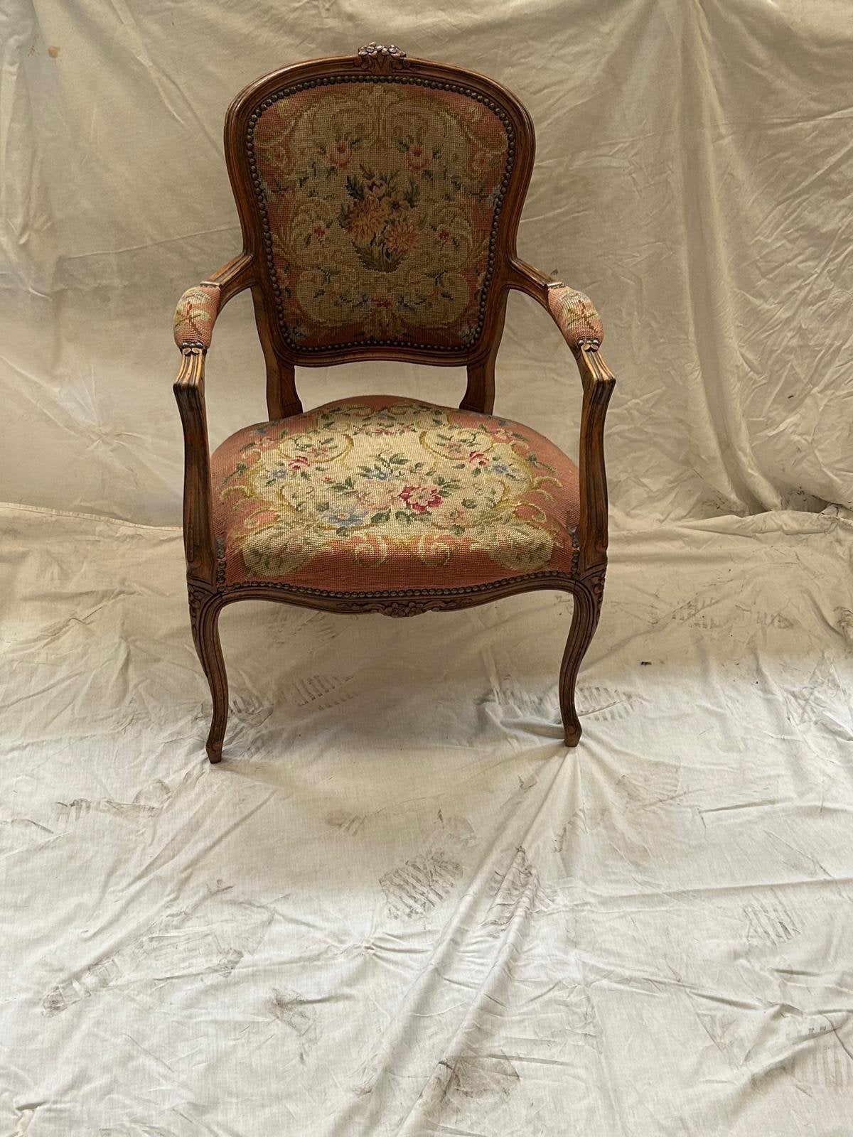 Klassieke vintage armstoel met gobelin bekleding, Ophalen