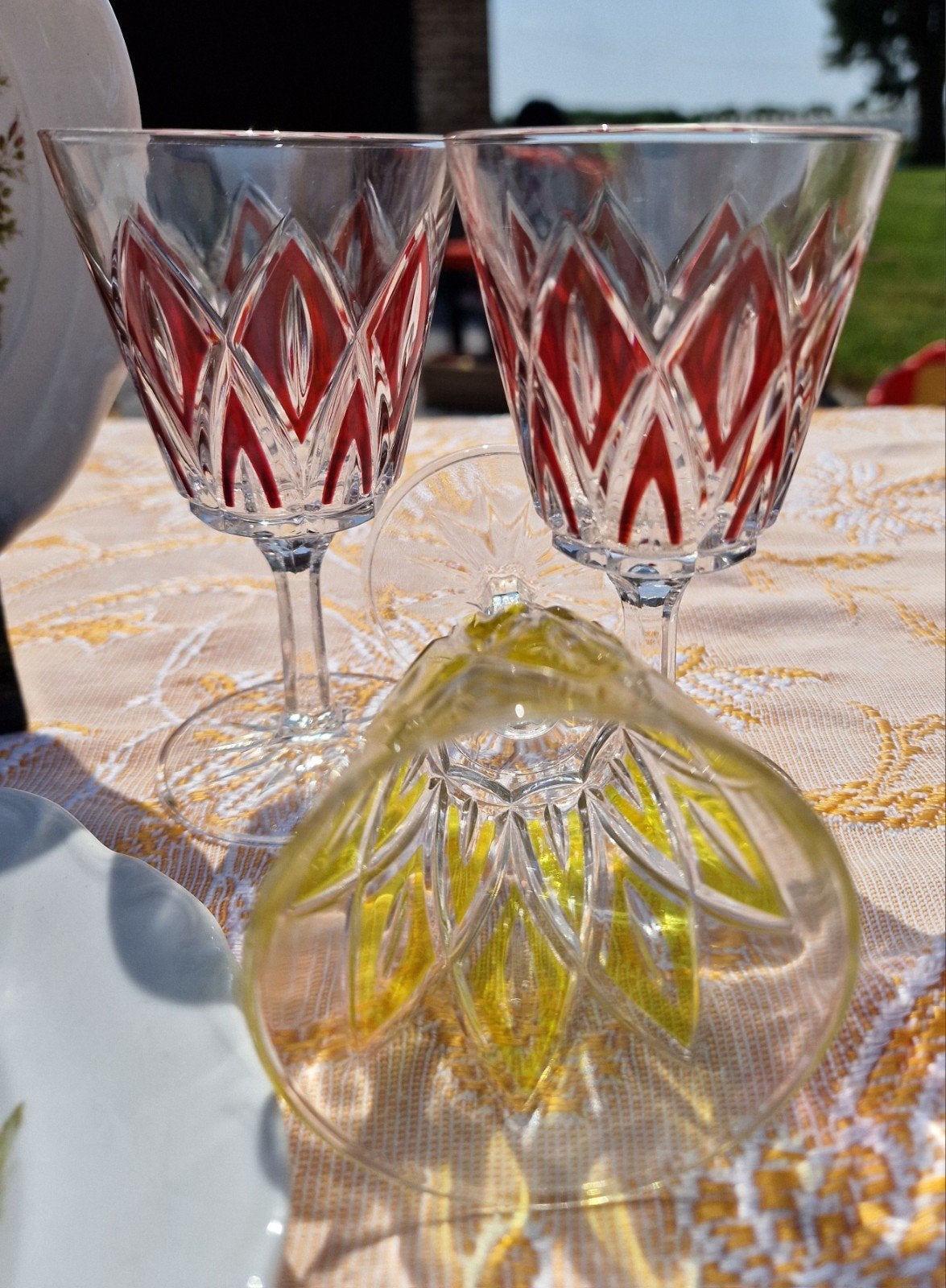 3 wijnglazen VMC Reims Franse Harlequin Crystal Rood & Geel, Antiek en Kunst, Ophalen of Verzenden
