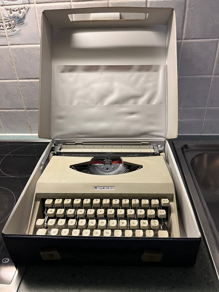 Vintage Typmachine Mercedes in tas, Geen idee, Ophalen of Verzenden, Zo goed als nieuw, Geen idee