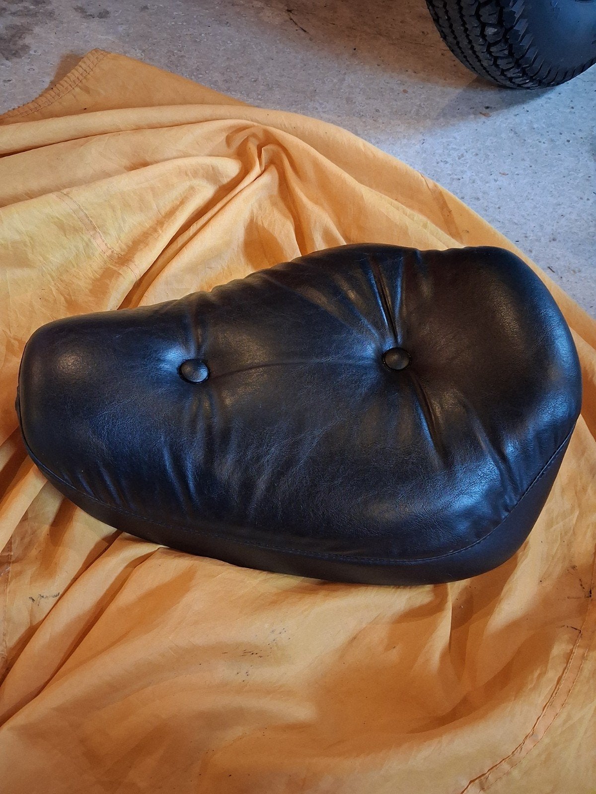 883 Hugger Harley solostoel, Ophalen of Verzenden, Gebruikt