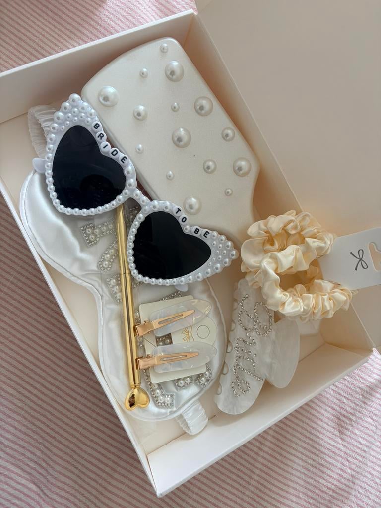 Box cadeau bride to be, Bijoux, Sacs & Beauté, Beauté | Soins des cheveux, Neuf, Enlèvement ou Envoi