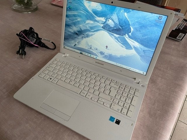Prachtige laptop SAMSUNG 15.6 inch - als nieuw, 256 GB, Enlèvement ou Envoi, 8 GB, 16 pouces