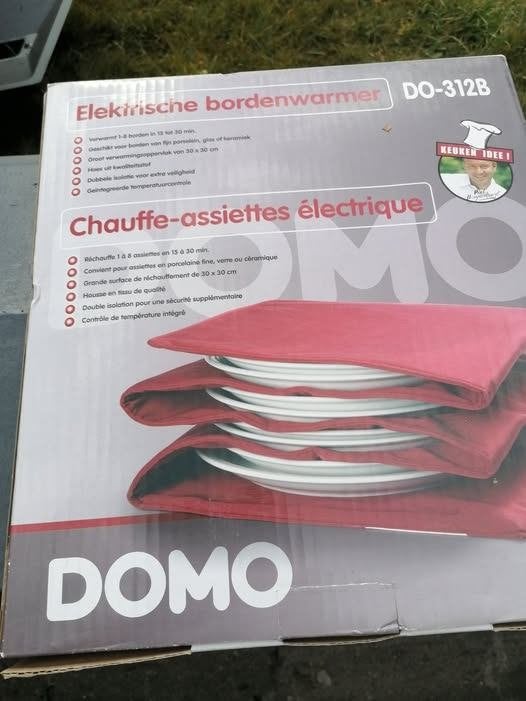 rechauffe assiettes electrique domo neuf, Enlèvement, Neuf, 8 personnes et plus