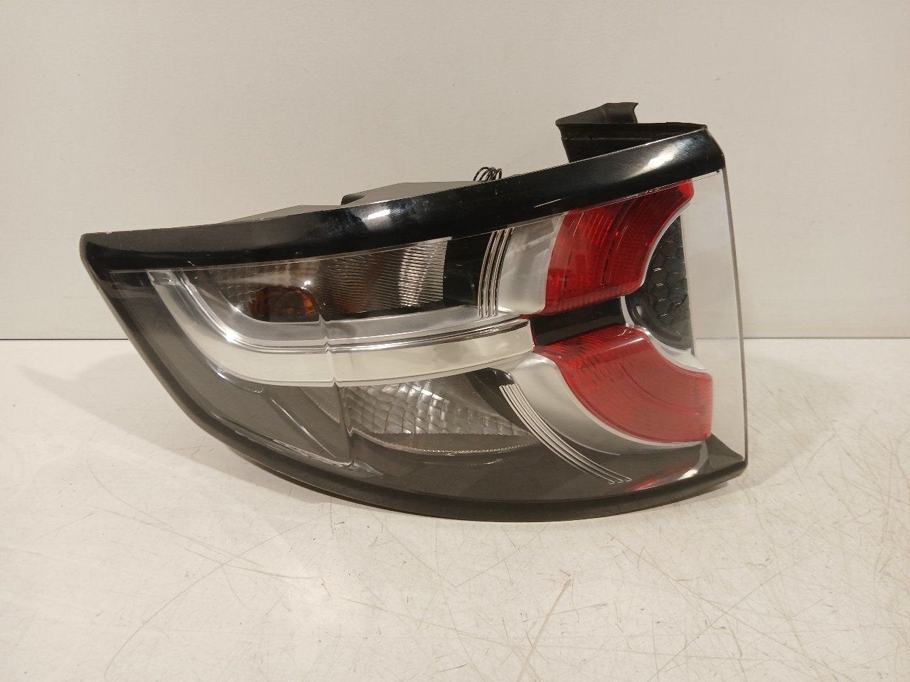 Achterlicht links buiten Land Rover Discovery, Onderdelen@venauto.nl, Van der Ven Autorecycling B.V., Land Rover, Ettenseweg 76, 4706 PB Roosendaal, The Netherlands
