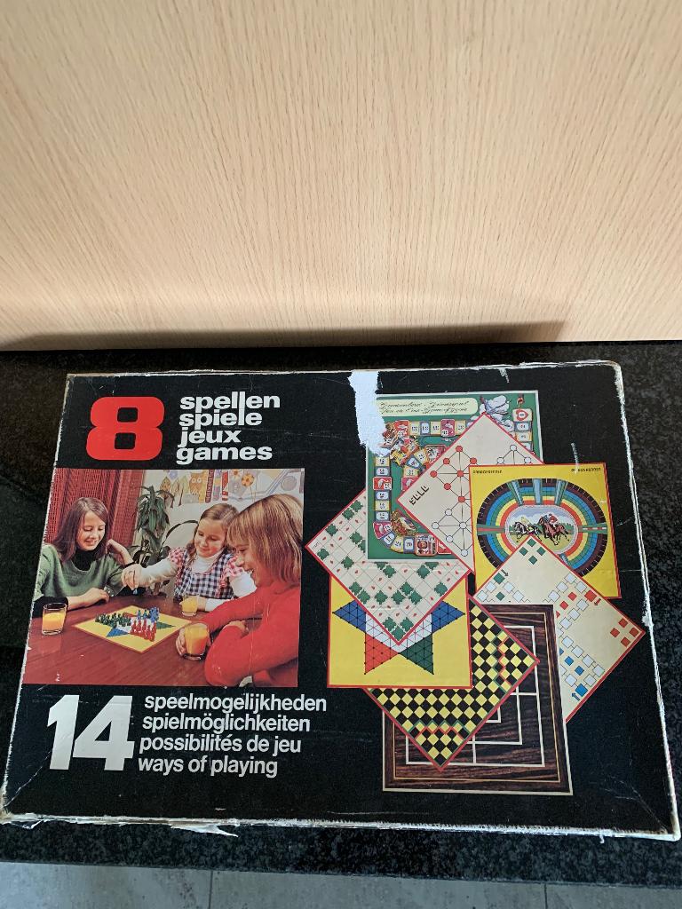 Vintage 8 spellen - magazijn, Vijf spelers of meer, Ophalen of Verzenden, Gebruikt, White horse