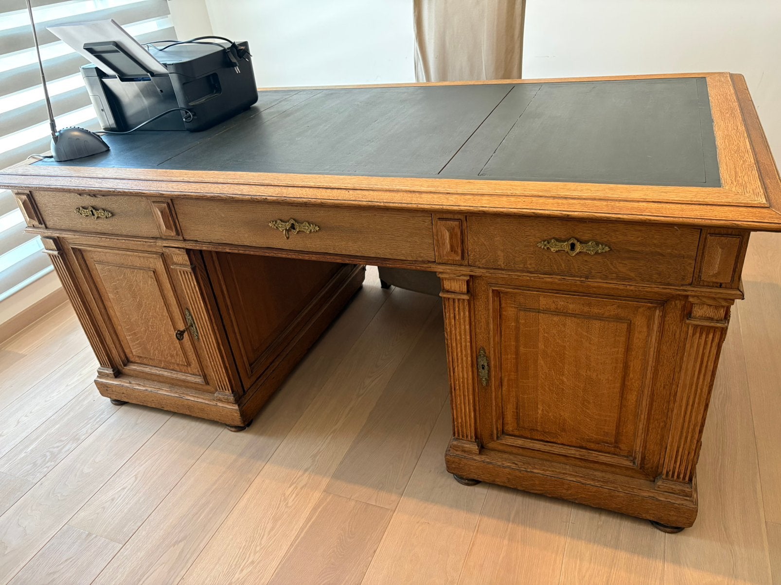 Bureau de Ministre double face en chêne massif (1950-1970), Enlèvement