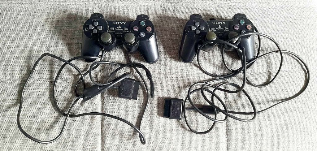 ps2-controller, Games en Spelcomputers, Ophalen of Verzenden, Zo goed als nieuw, Zwart, Met 3 controllers of meer
