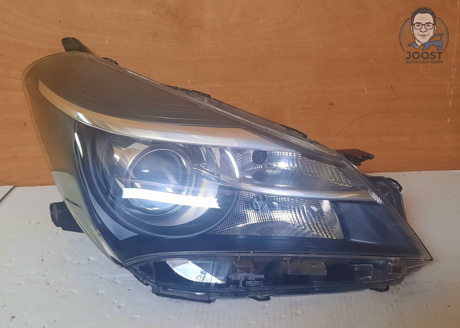 Koplamp rechts Toyota Yaris III P13 2014-2017 OD-165, Gebruikt, -Avenue du Bourget 60, 1140 Evere / Brussel, België, Herkomst onderdeel bekend