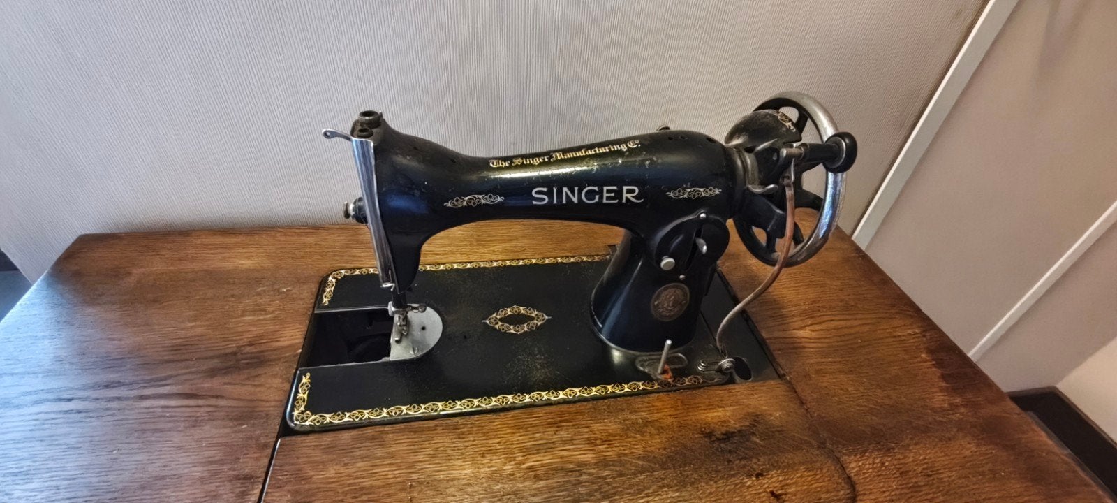 Singer naaimachine met voetpedaal en tafel, Antiek en Kunst, Ophalen