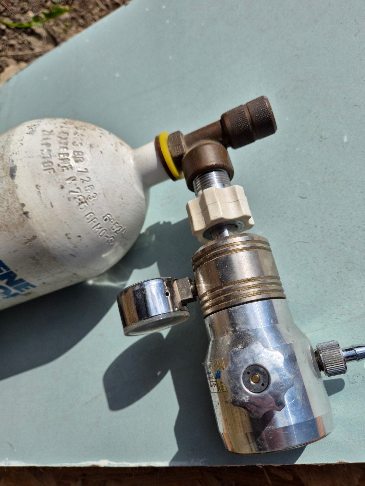 2 zuurstofflessen met ontspanner – medisch / industrieel, Ophalen of Verzenden