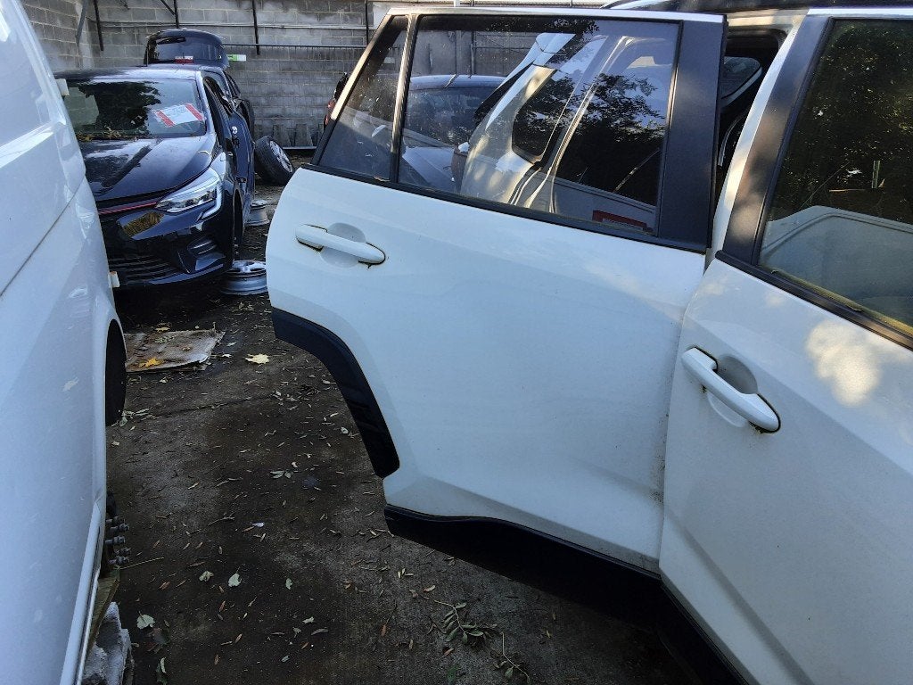PORTIER RECHTS ACHTER Toyota RAV4 (A5) (01-2018/-), Gebruikt, Achter, Toyota, Deur