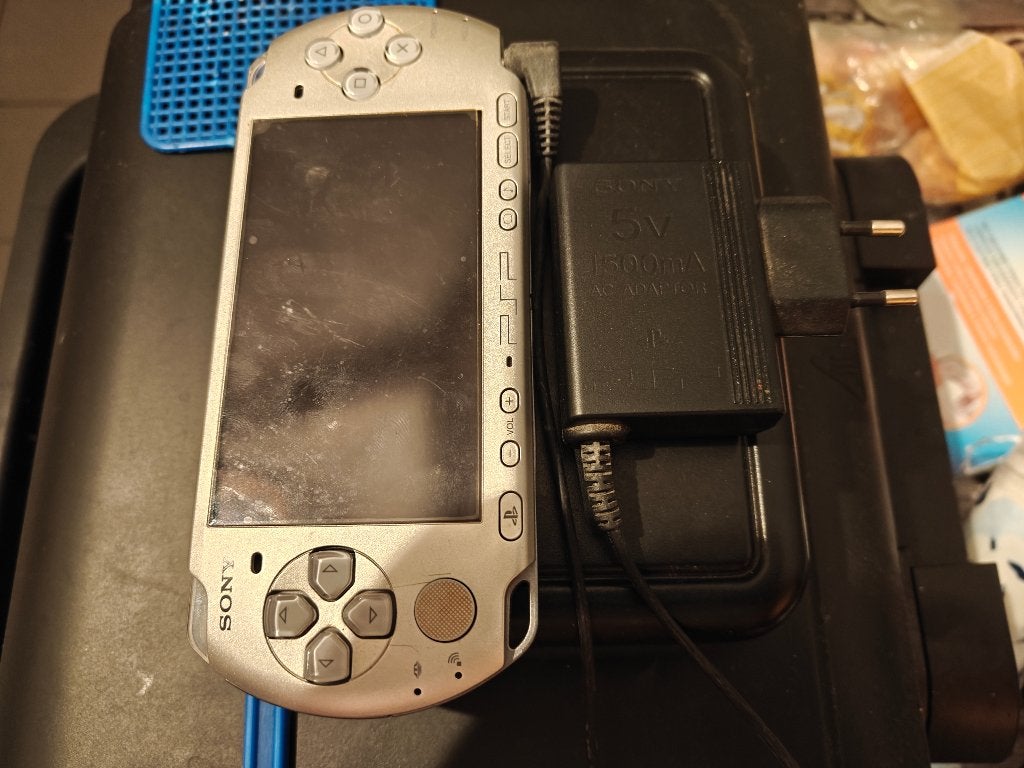 PSP 3004 Silver (geen batterij!)werkt met kabel, Ophalen, Gebruikt, Overige kleuren, PSP