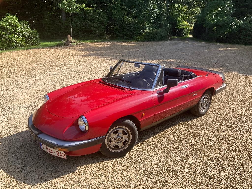 voiture ancètre, Alfa Romeo Spider 2L., Boîte manuelle, Noir, 2 portes, Particulier
