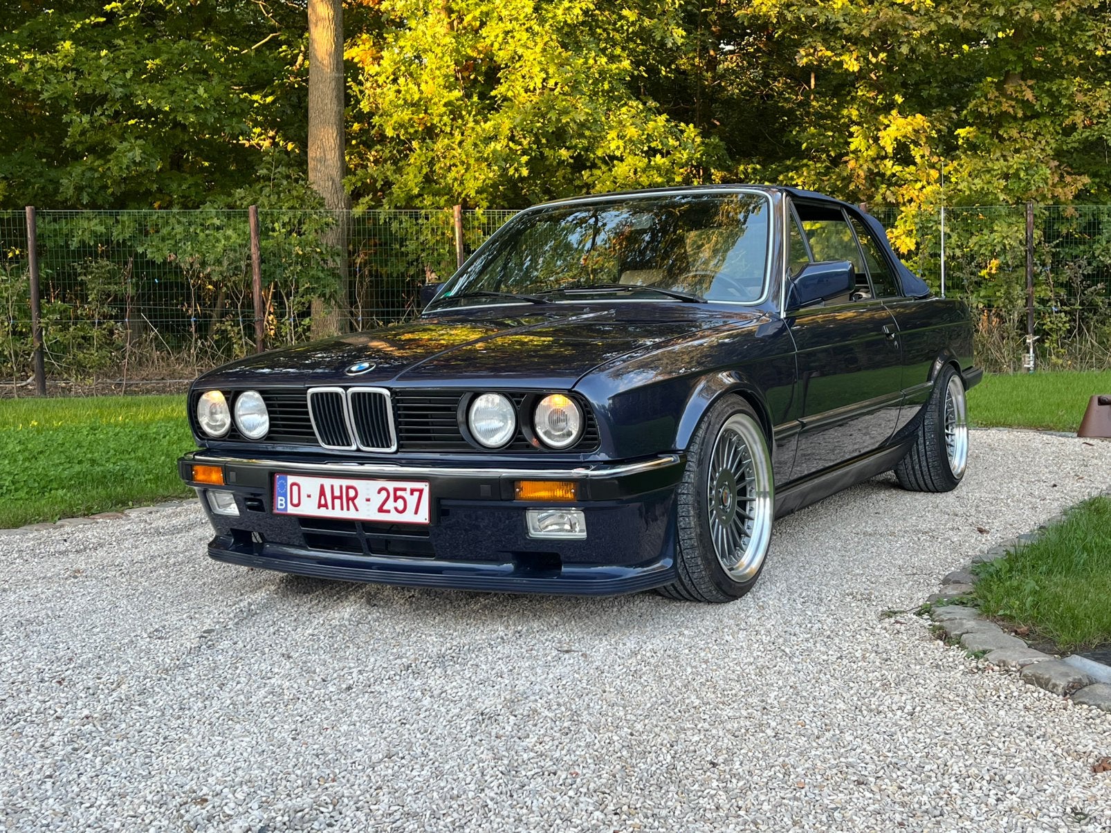 BMW E30 320i Cabrio, Auto's, BMW, Particulier, 3 Reeks, Benzine, Cabriolet, 2 deurs, Handgeschakeld, Blauw, Beige, Leder, Achterwielaandrijving