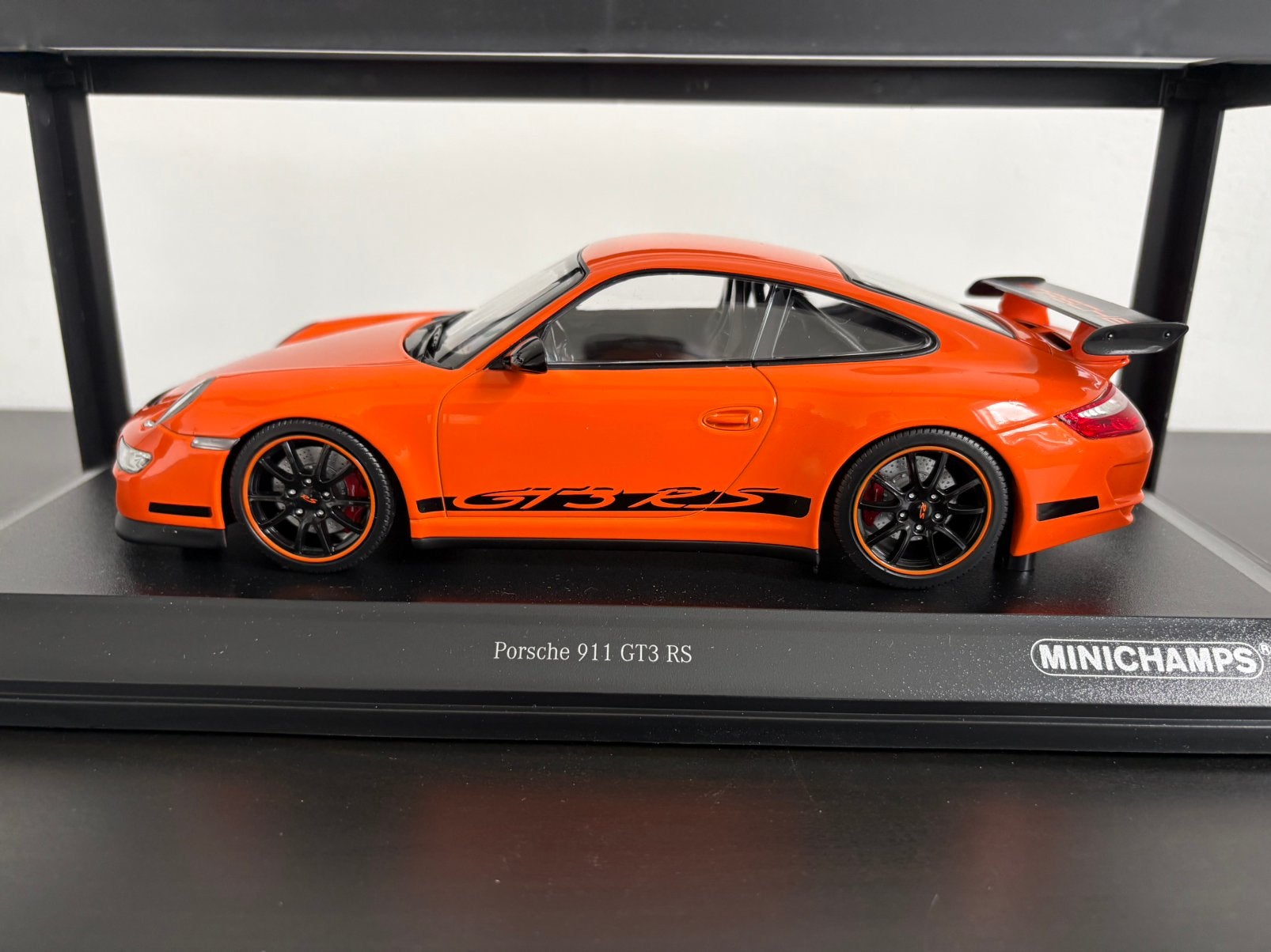 Porsche 997.1 GT3 RS 1/18 Minichamps, Ophalen, Zo goed als nieuw, MiniChamps