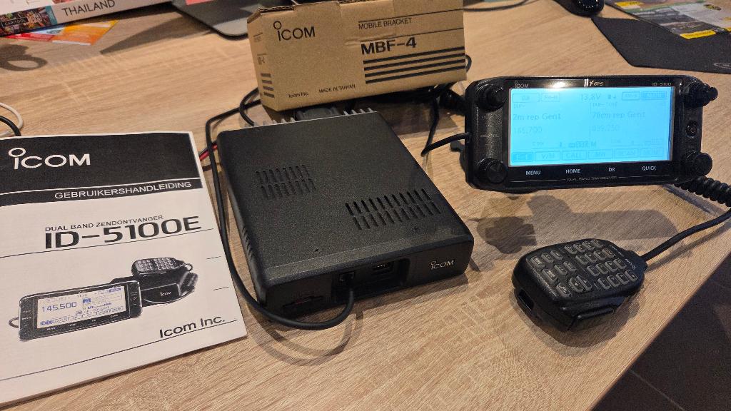 Icom ID-5100 + accessoires, Enlèvement, Comme neuf, Émetteur et Récepteur