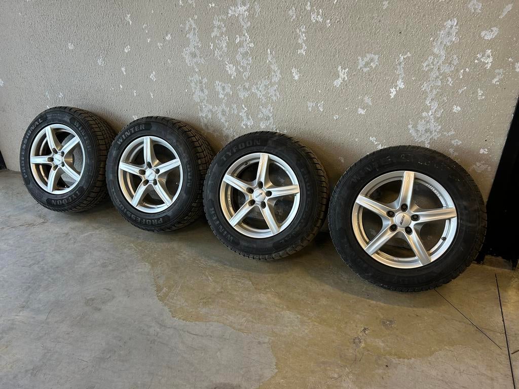 Jantes en alu+ pneus d'hiver (ET40 5 x 114) 215/ 65 R16, Autos : Pièces & Accessoires, Pneus & Jantes, Pneus et Jantes, 16 pouces
