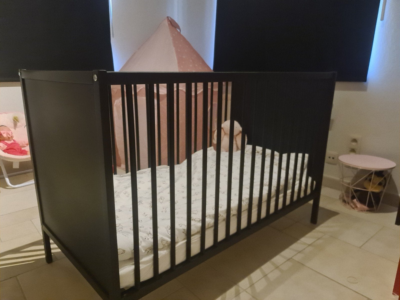 Lit bébé Puck noir 60x120, Enfants & Bébés, Enlèvement, Lit