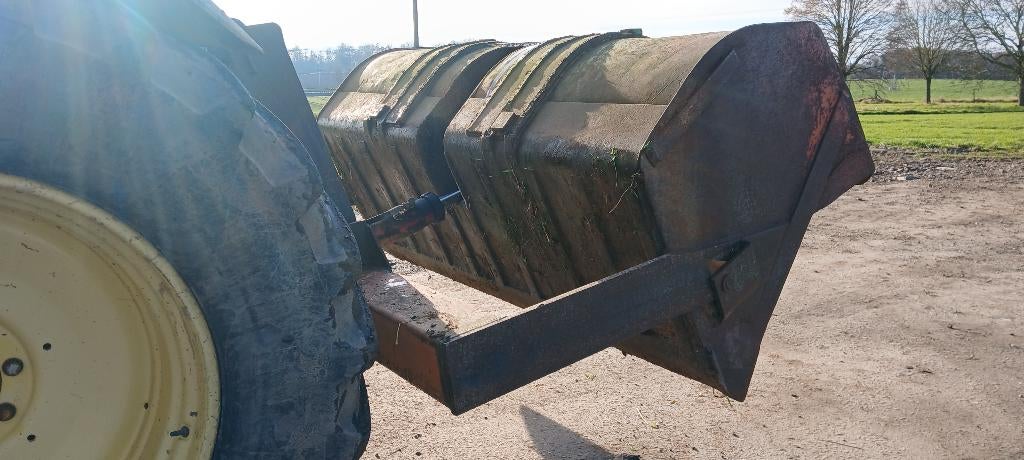 Godet basculant, Enlèvement