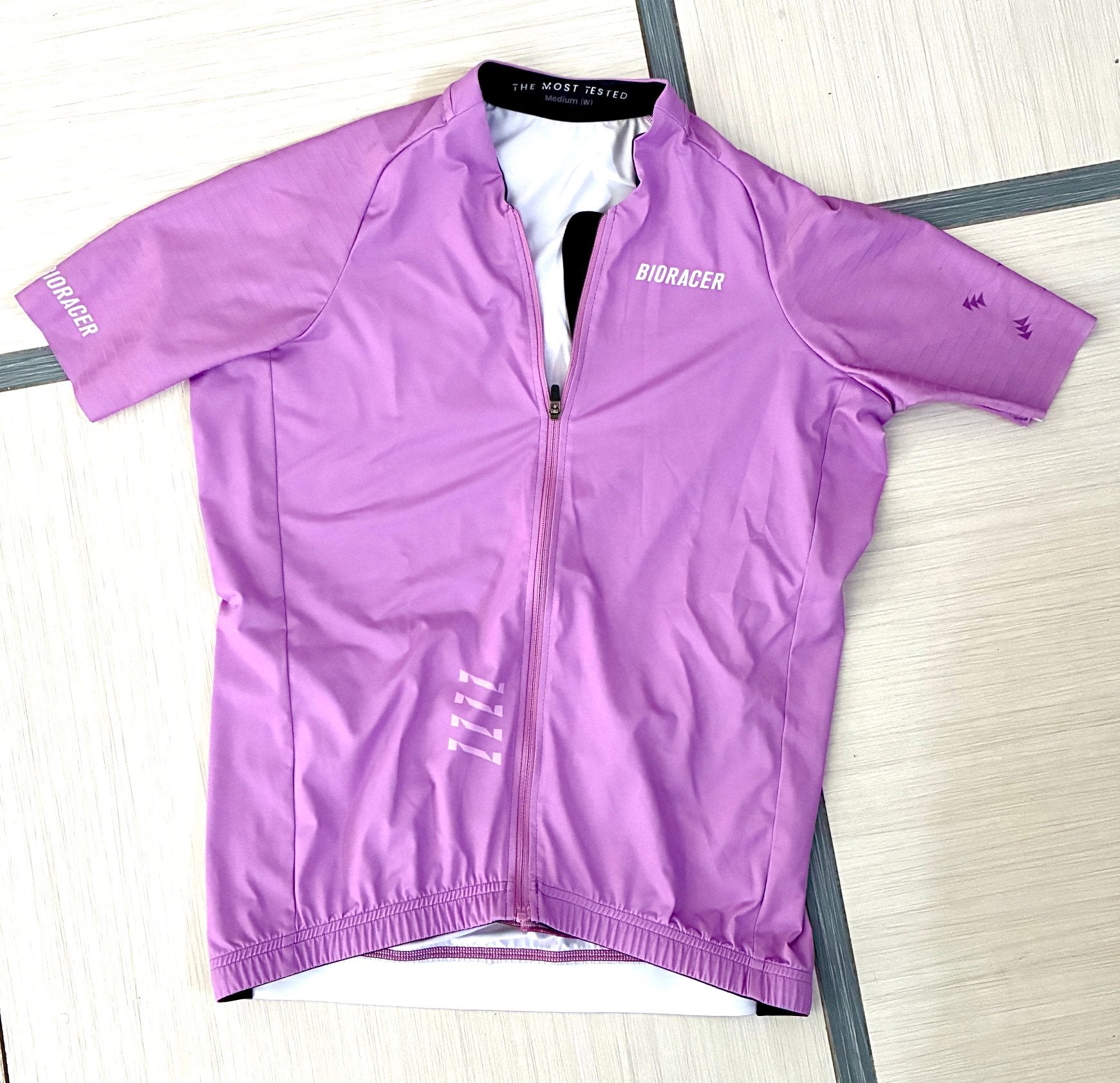 2x wielertenuetje broek en shirt (v) maat M, Vélos & Vélomoteurs, Accessoires vélo | Vêtements de cyclisme, Comme neuf, M, Enlèvement