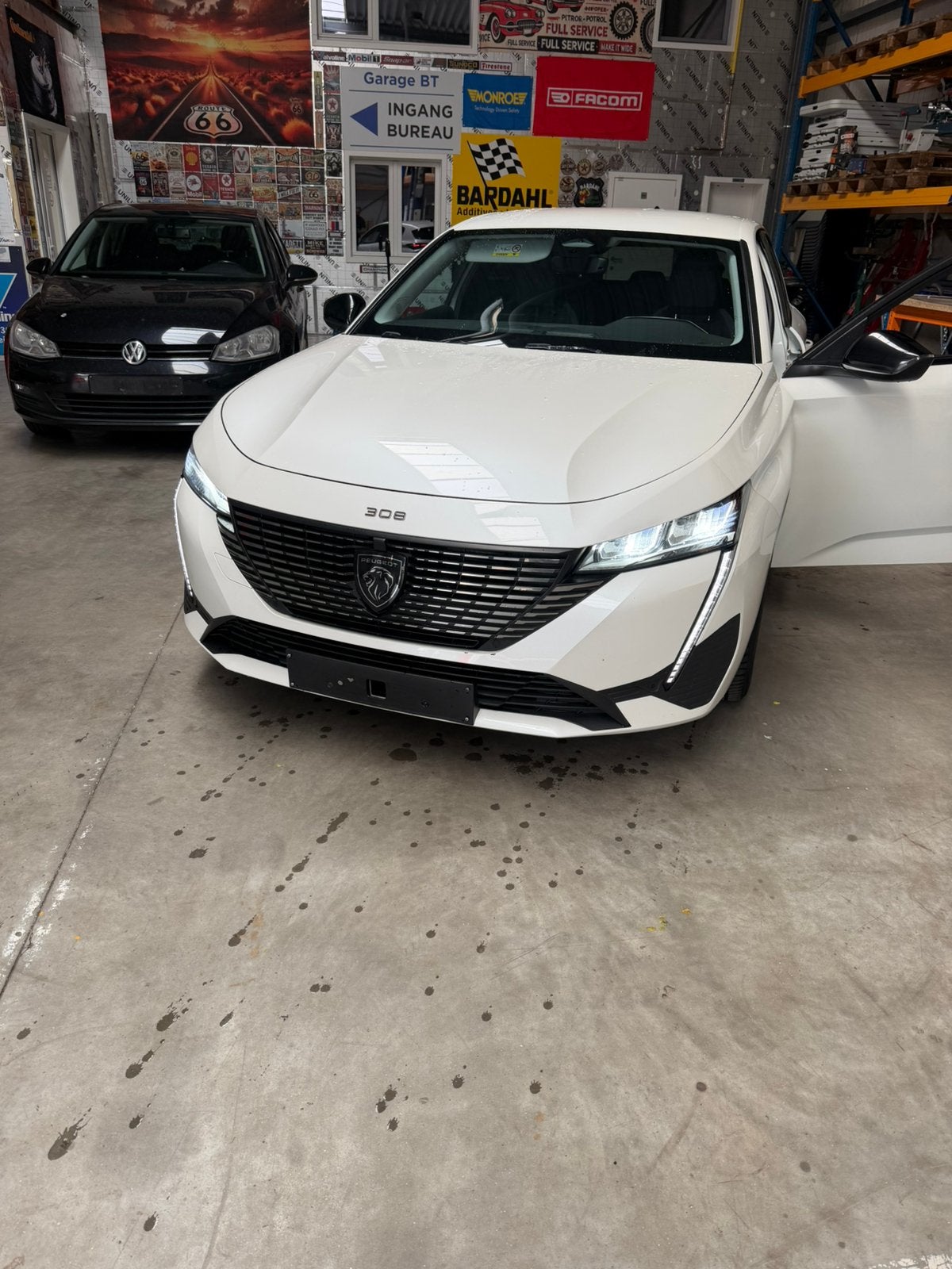 Peugeot 308 bouwjaar 2022 97.000 km benzine, Auto's, Automaat, Euro 6, Bedrijf, 1200 cc