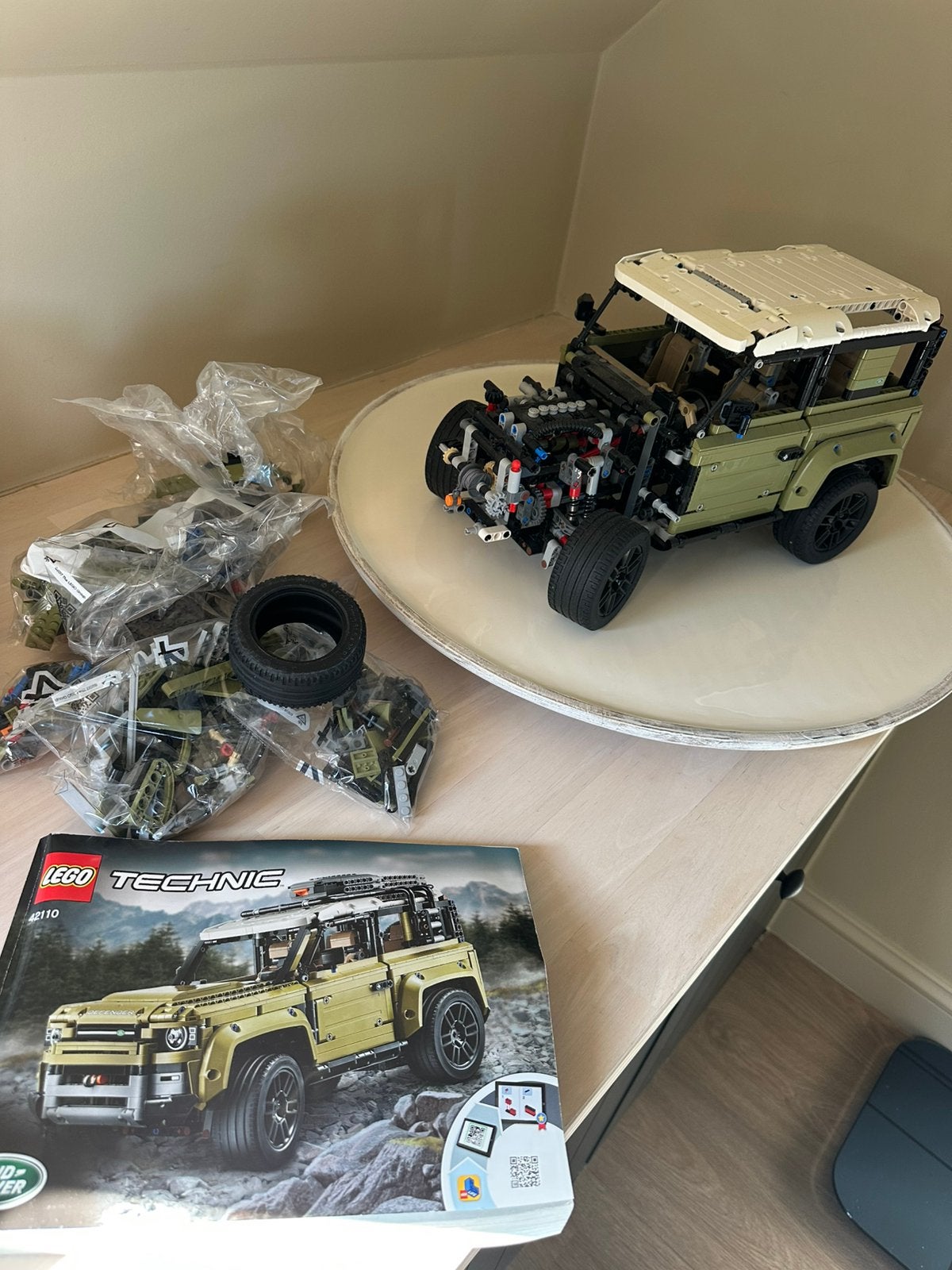 LEGO Technic Land Rover Defender (42110) – doos + boekje, Hobby en Vrije tijd, Ophalen, Gebruikt, Auto