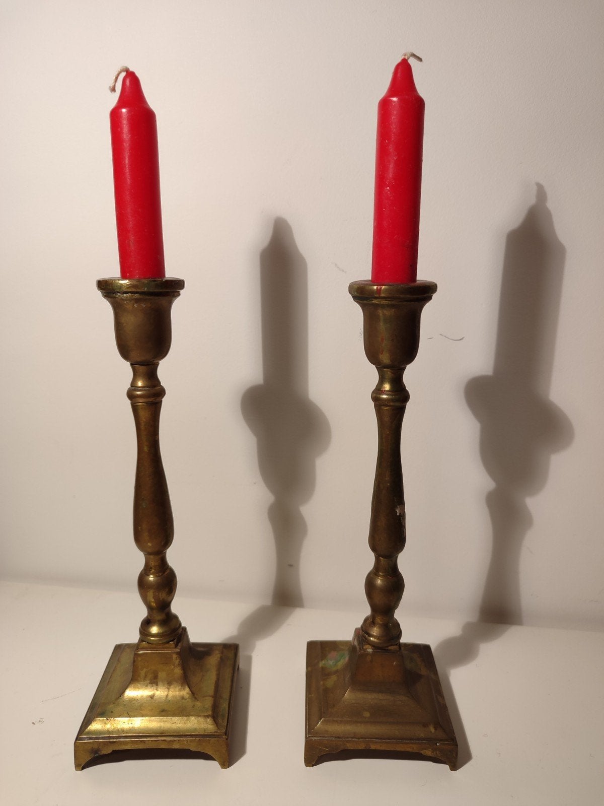Koppel antiek koper kandelaars kaarsen, Ophalen of Verzenden, Koper of Brons