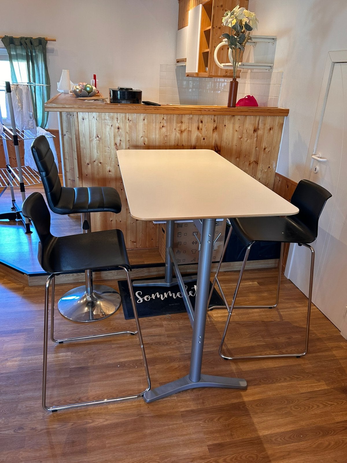Table de travail haute avec 3 chaises, Enlèvement, Comme neuf
