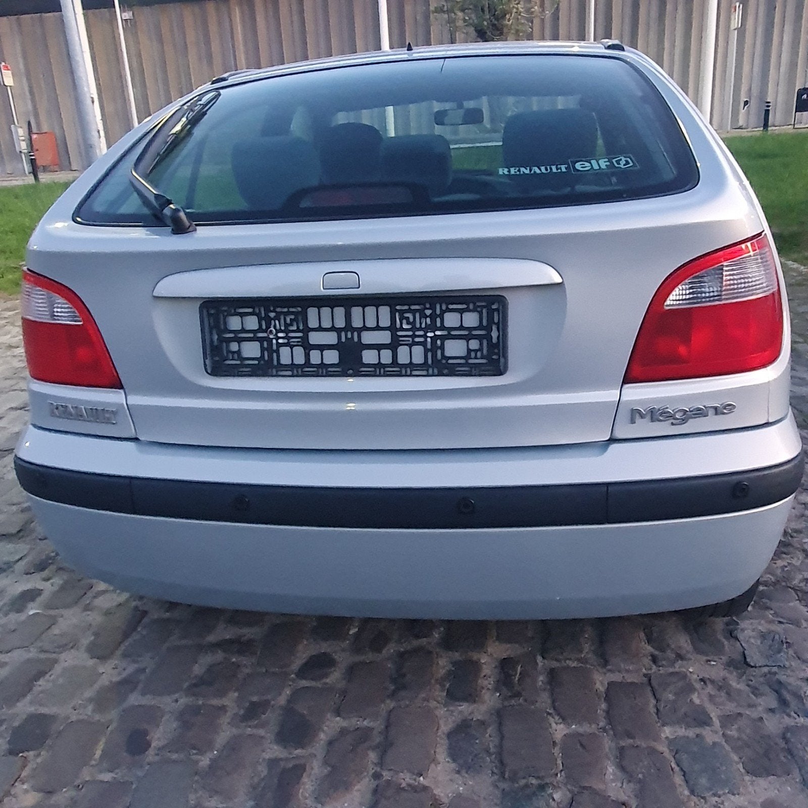 RENAULT MÉGANE 1.4 ESSENCE ( EURO 4 )  LEZ > 2030, Argent ou Gris, Achat, Particulier, Tissu