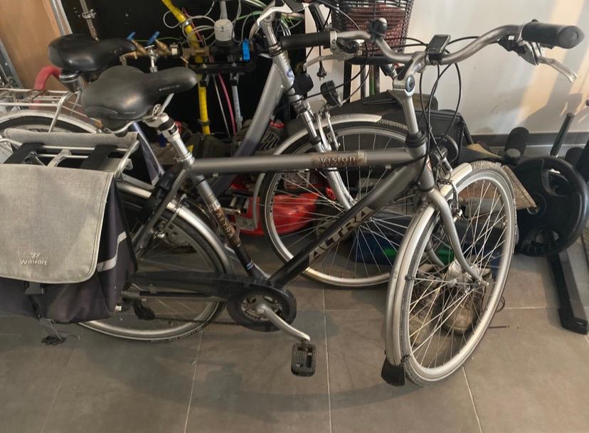 2 fietsen dames/heren samen €250, Ophalen, Gebruikt