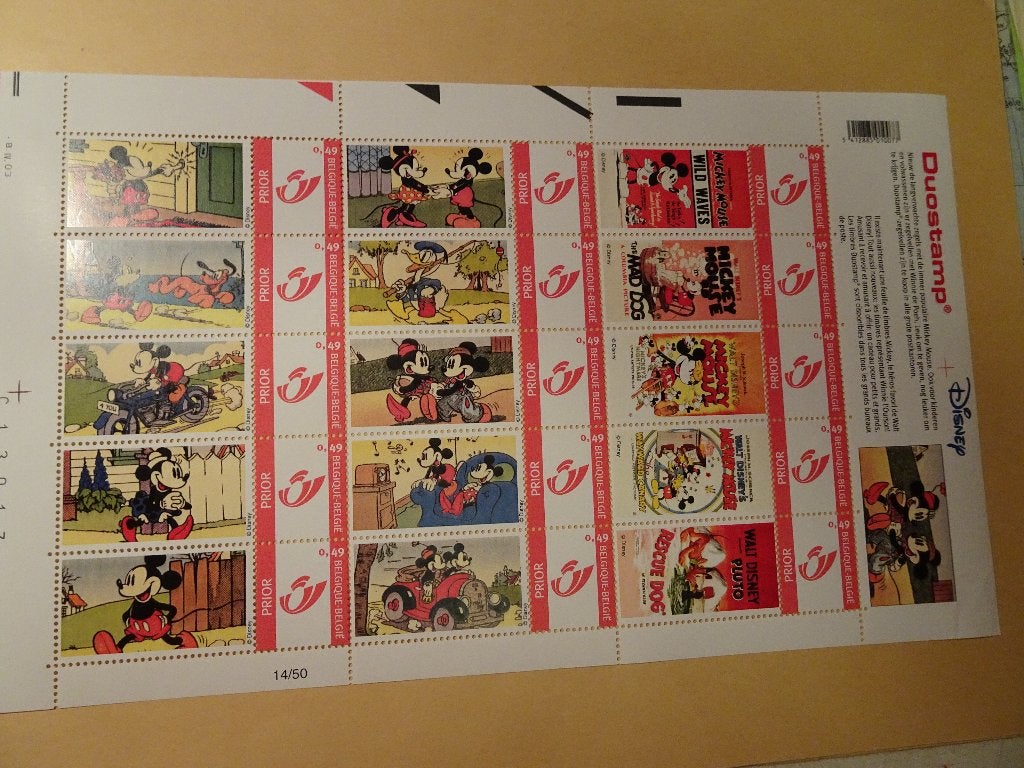 3 vellen van 15 Walt Disney-postzegels - Mickey en Winnie, Ophalen of Verzenden, Mickey Mouse, Nieuw, Plaatje of Poster