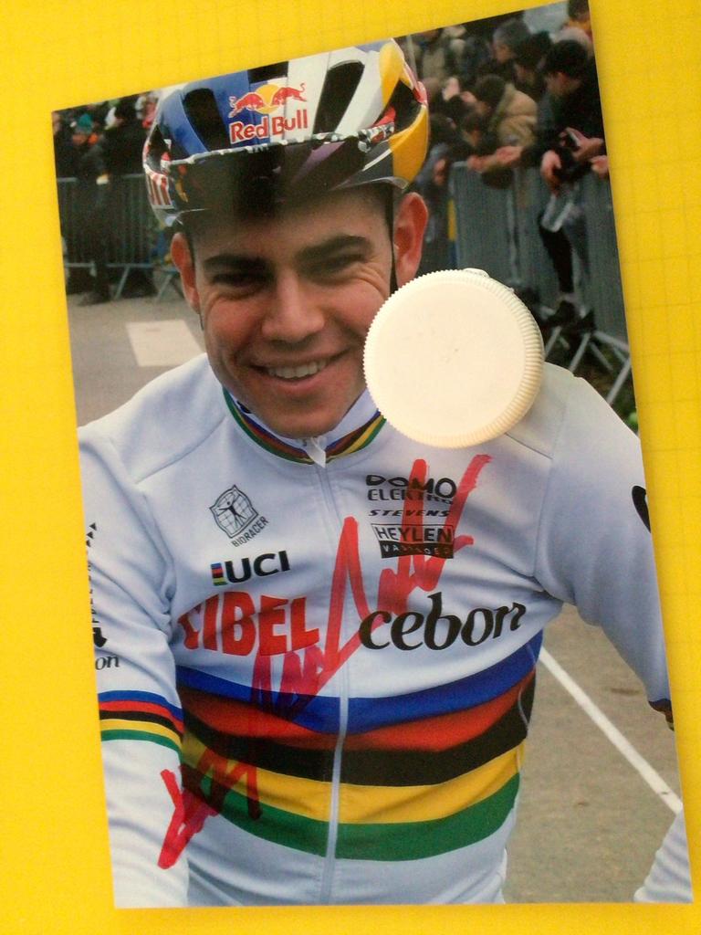 wielerfoto wk team cibel wout van aert signe, Envoi, Comme neuf